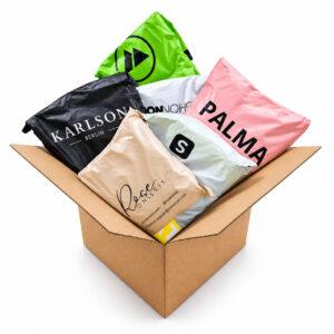 Postpakketten met kleding